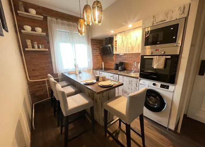 City Edge Hideaway Apartment